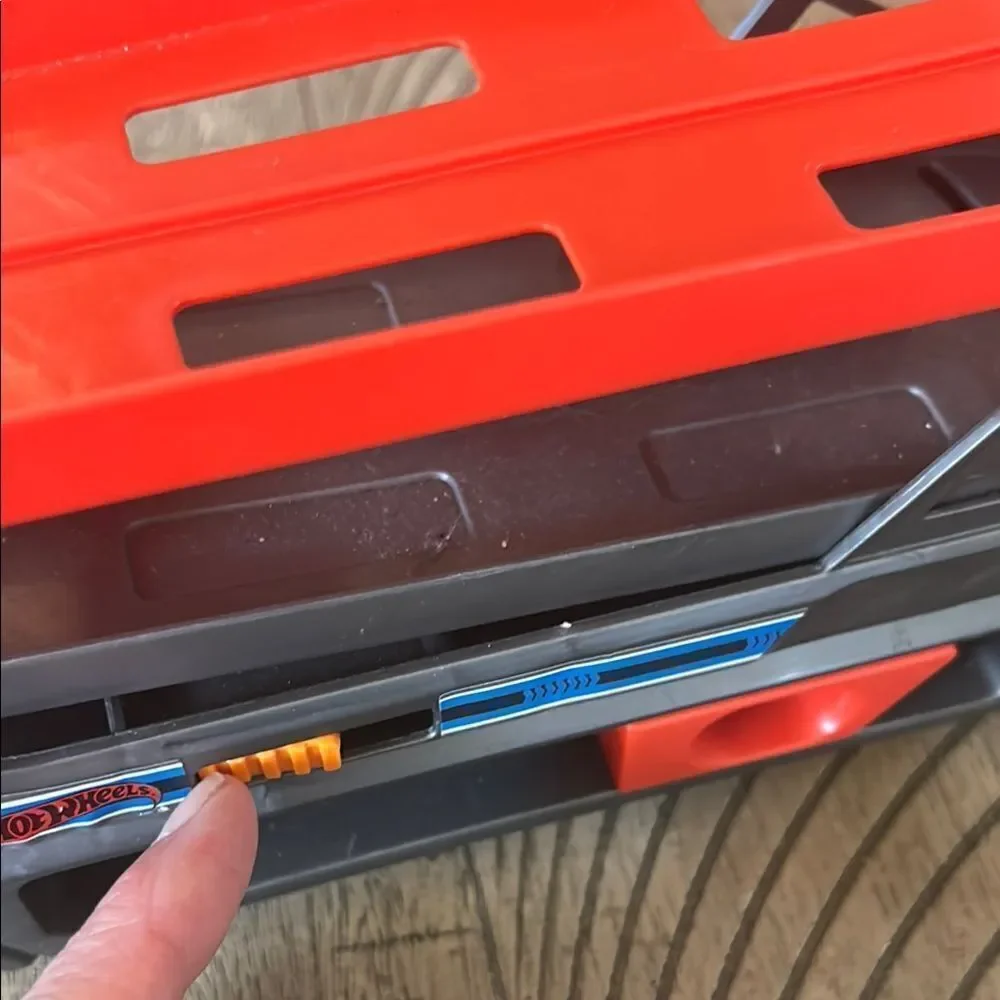 🏎️ Hot 🔥 Wheels 🛞 🏎️ truck carrier. 2 pieces. Toy Truck 🛻 🛻